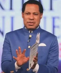 Pastor Chris Oyakhilome Biography, Wikipedia, Age, Education, Career, Family & Early Life